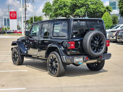 Used 2024 Jeep Wrangler Unlimited Sahara AWD/4WD image 5