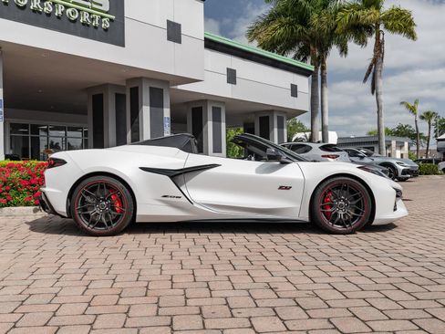 Used 2023 Chevrolet Corvette Z06 RWD image 8