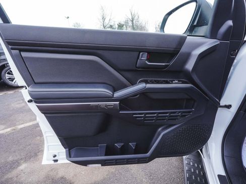 Used 2025 Toyota 4Runner TRD Off-Road image 9