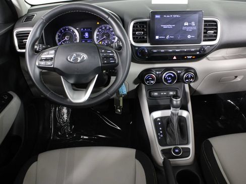 Certified 2022 Hyundai Venue SEL FWD image 8