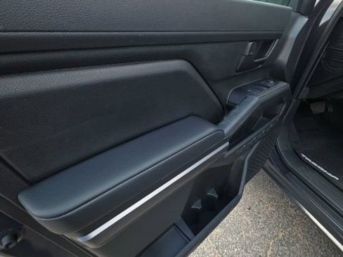 Used 2025 Toyota Tacoma SR5 AWD/4WD image 7