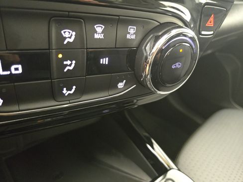 Certified 2024 Chevrolet Trax LT w/ Sunroof Package FWD image 26