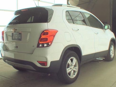 Used 2019 Chevrolet Trax LT w/ LT Convenience Package image 4