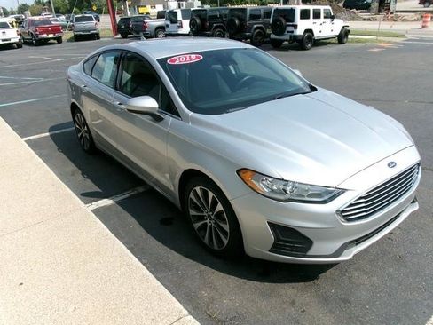 Used 2019 Ford Fusion SE AWD/4WD image 4