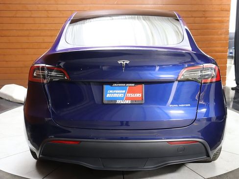 Used 2022 Tesla Model Y Long Range AWD/4WD image 8