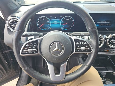Used 2022 Mercedes-Benz GLB 250 w/ Premium Package Lite image 16