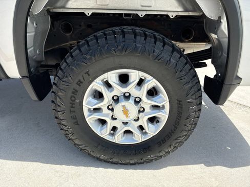 Used 2022 Chevrolet Silverado 2500 Custom w/ Custom Value Package AWD/4WD image 37