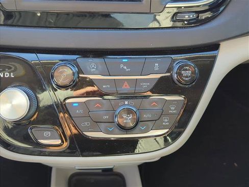 Used 2020 Chrysler Pacifica Touring-L w/ Tire & Wheel Group image 20