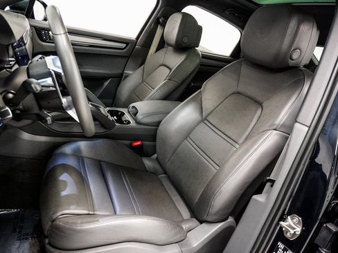 Used 2023 Porsche Cayenne Platinum Edition image 18