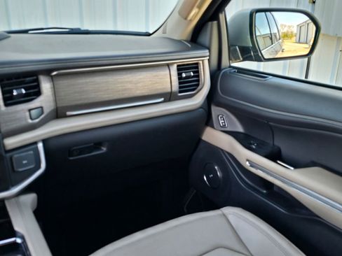 Used 2024 Ford Expedition Max Limited image 21