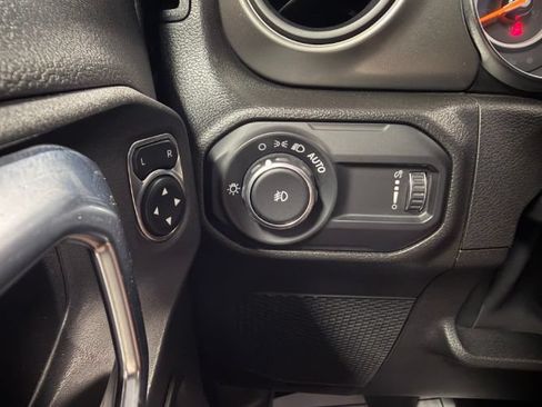 Used 2023 Jeep Wrangler Unlimited Sport AWD/4WD image 19