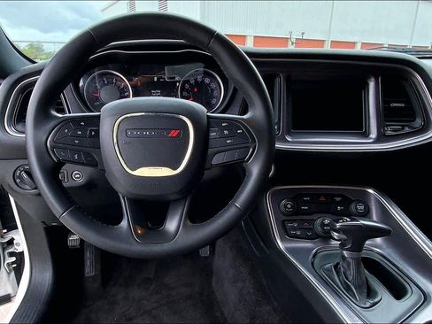 Used 2018 Dodge Challenger SXT image 5