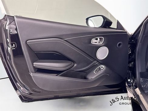 Used 2021 Aston Martin V8 Vantage Coupe RWD image 22
