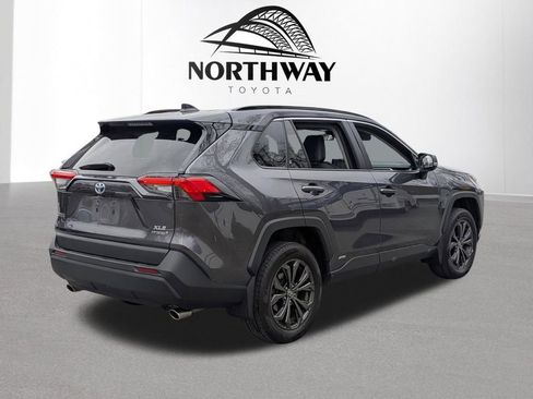 Used 2022 Toyota RAV4 XLE Premium AWD/4WD image 4