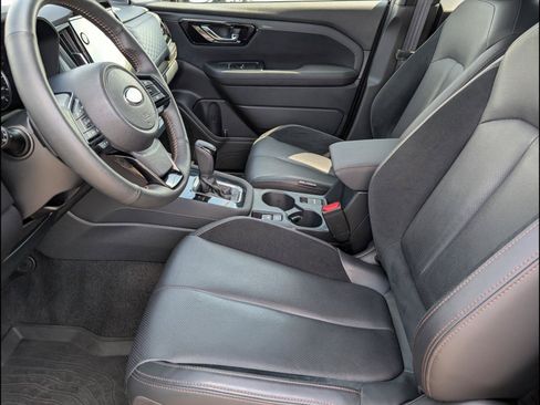 Used 2025 Subaru Forester Touring AWD/4WD image 11