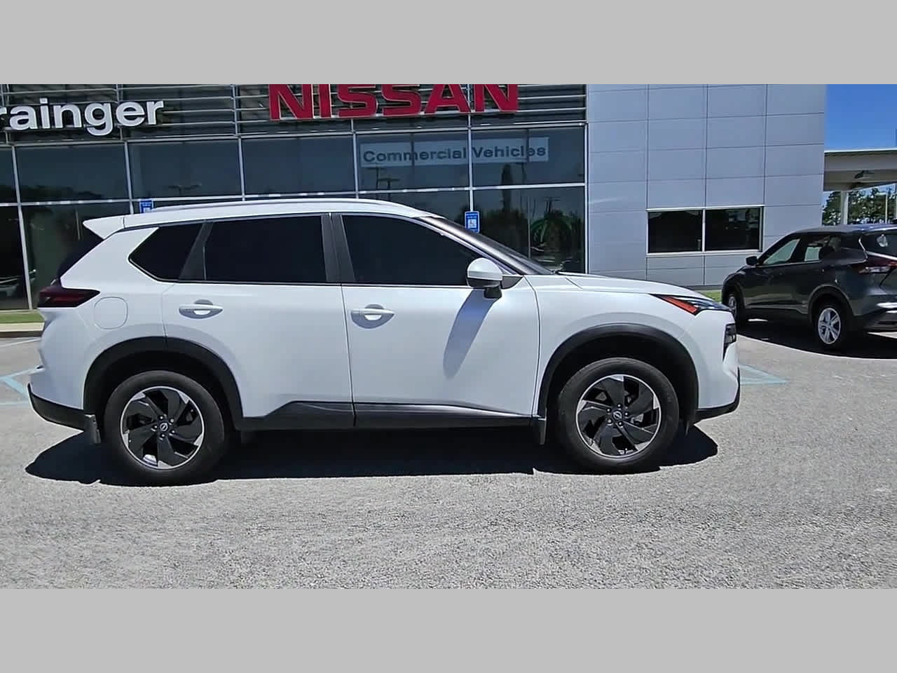 Used 2024 Nissan Rogue SV w/ SV Premium Package FWD image 33