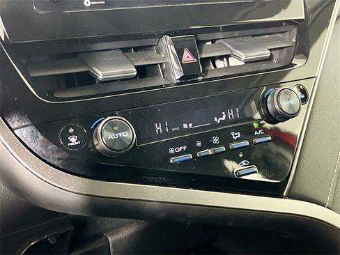 Used 2024 Toyota Camry SE image 14