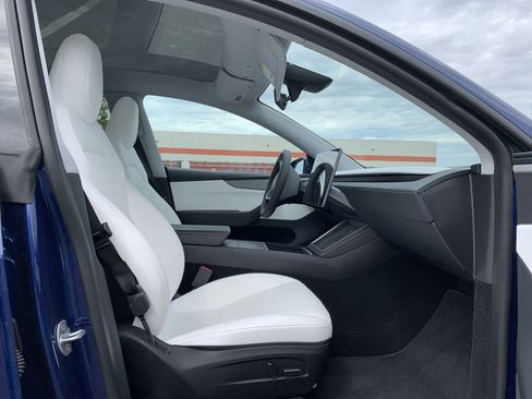 Used 2026 Tesla Model Y 2WD image 19