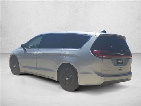 Used 2024 Chrysler Pacifica Touring-L FWD image 7