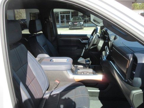 Used 2022 Chevrolet Silverado 1500 High Country w/ Technology Package image 8