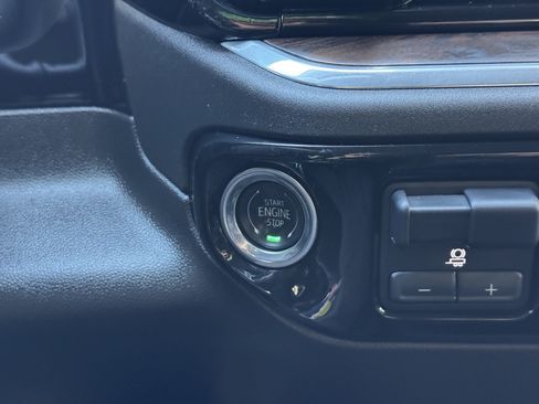 Certified 2025 GMC Sierra 1500 SLT AWD/4WD image 29