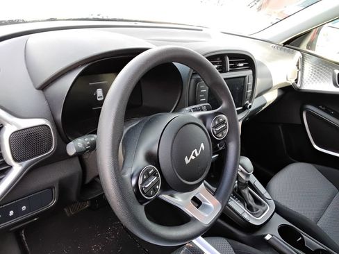 Used 2024 Kia Soul LX FWD image 7
