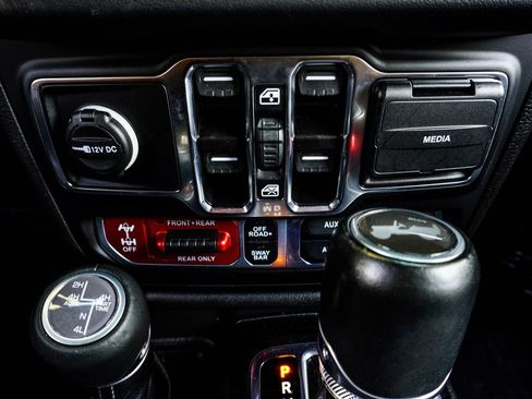 Used 2024 Jeep Wrangler Unlimited Rubicon 4xe image 23