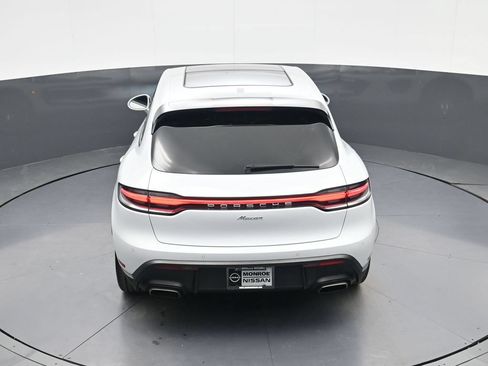 Used 2025 Porsche Macan AWD/4WD image 34