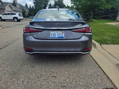 Used 2019 Lexus ES 300h w/ Accessory Package FWD image 8