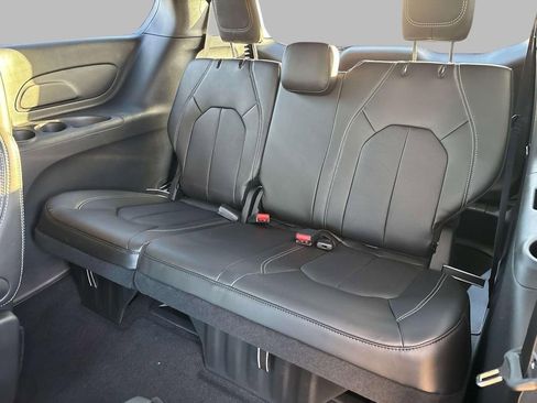 New 2026 Chrysler Pacifica Select image 6