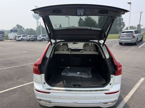 Used 2023 Volvo XC60 B5 Plus w/ Climate Package AWD/4WD image 10