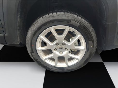 Used 2023 Jeep Renegade Latitude image 14