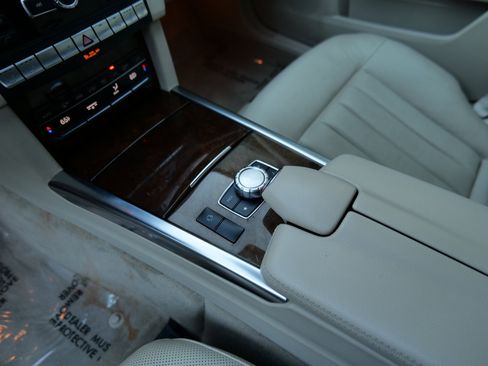 Used 2014 Mercedes-Benz E 350 4MATIC Wagon image 30