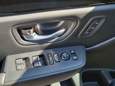 Used 2025 Honda Pilot TrailSport image 23