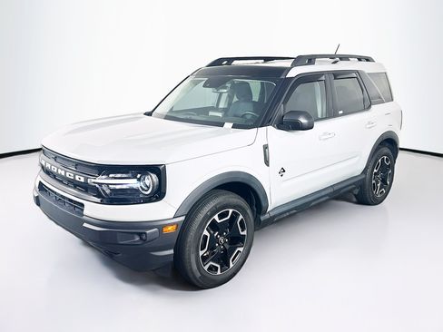 Used 2023 Ford Bronco Sport Outer Banks w/ Tech Package AWD/4WD image 3