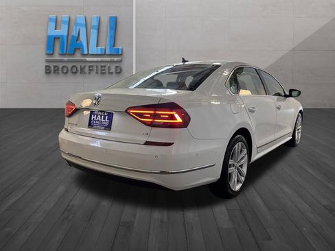 Used 2018 Volkswagen Passat 2.0T SEL Premium image 5