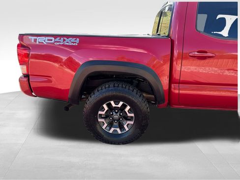 Used 2016 Toyota Tacoma TRD Off-Road AWD/4WD image 31
