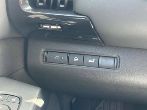 Used 2025 Nissan Pathfinder SV FWD image 13