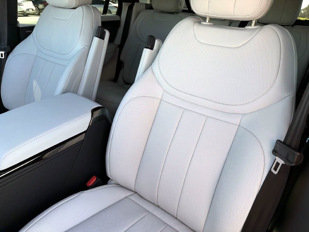 New 2027 Land Rover Range Rover Sport SE AWD/4WD image 18