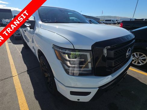 Used 2023 Nissan Titan SV w/ SV Convenience Package AWD/4WD image 5