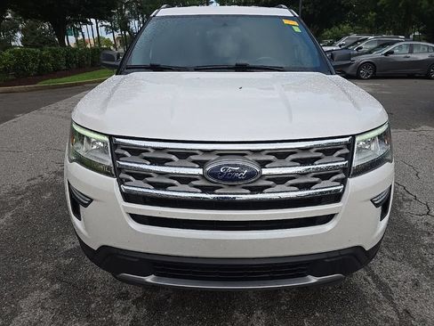 Used 2018 Ford Explorer XLT FWD image 3