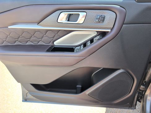 Used 2025 Ford Explorer Platinum w/ Ultimate Package RWD image 15