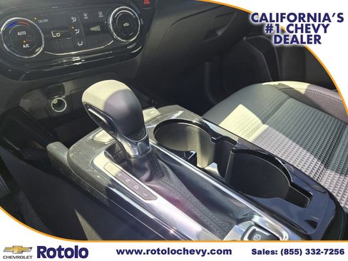 Used 2025 Chevrolet Trax LT w/ LPO, Blackout Package FWD image 25