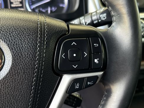 Used 2019 Toyota Highlander XLE image 17