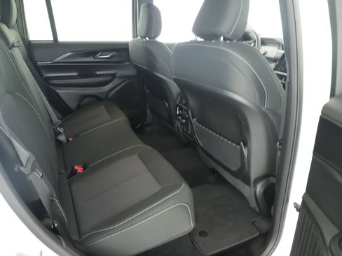 New 2025 Jeep Grand Cherokee Laredo X w/ Luxury Tech Group I image 21