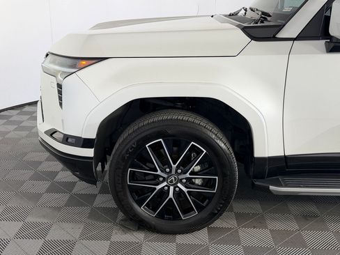 Used 2024 Lexus GX 550 w/ Accessory Package (Z1) AWD/4WD image 11