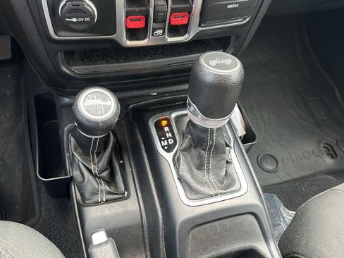 Used 2020 Jeep Wrangler Unlimited Sahara AWD/4WD image 15