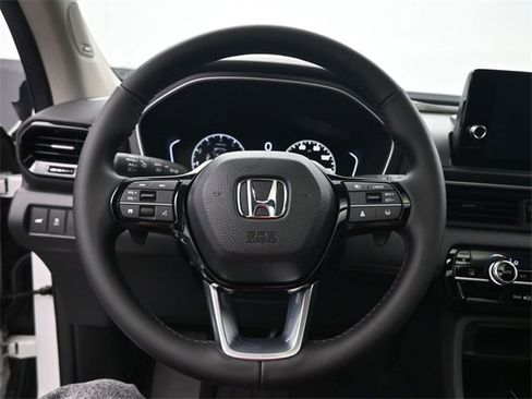 New 2025 Honda Pilot Touring image 7