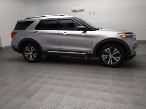 Used 2020 Ford Explorer Platinum w/ Premium Technology Package image 11