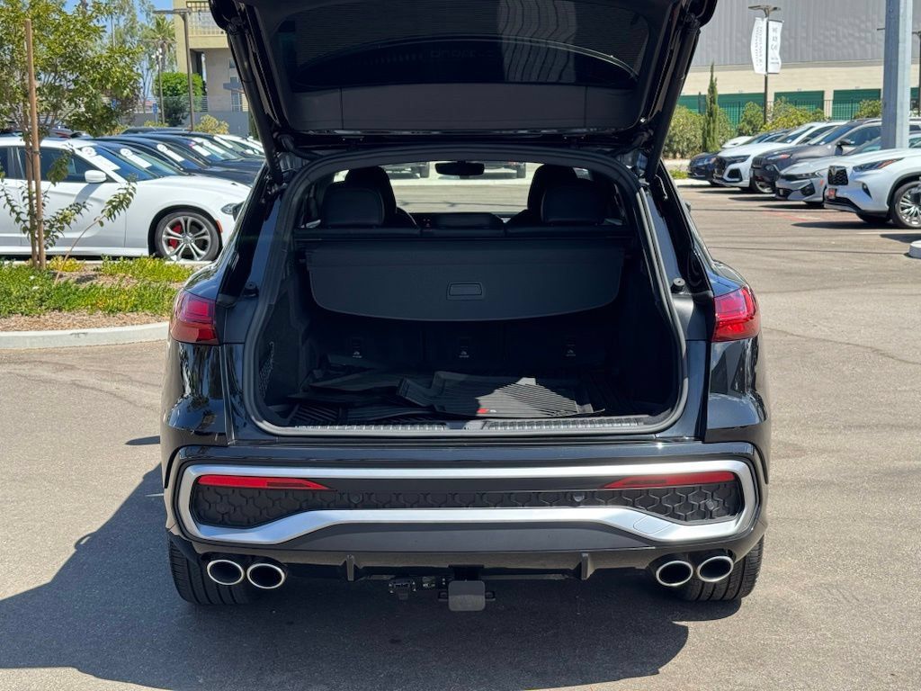 Used 2025 Audi SQ5 Prestige AWD/4WD image 21